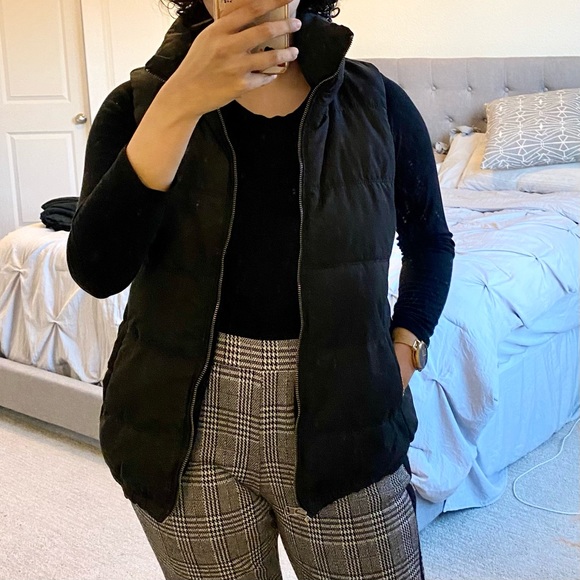 Old Navy Black Fleece Lined Puffer Vest- Size Small - Picture 3 of 4